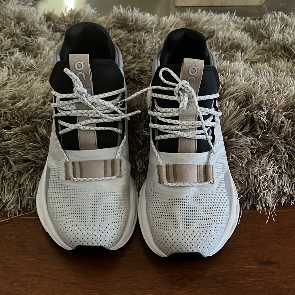 On running cloud nova shoes. Women size 6.5